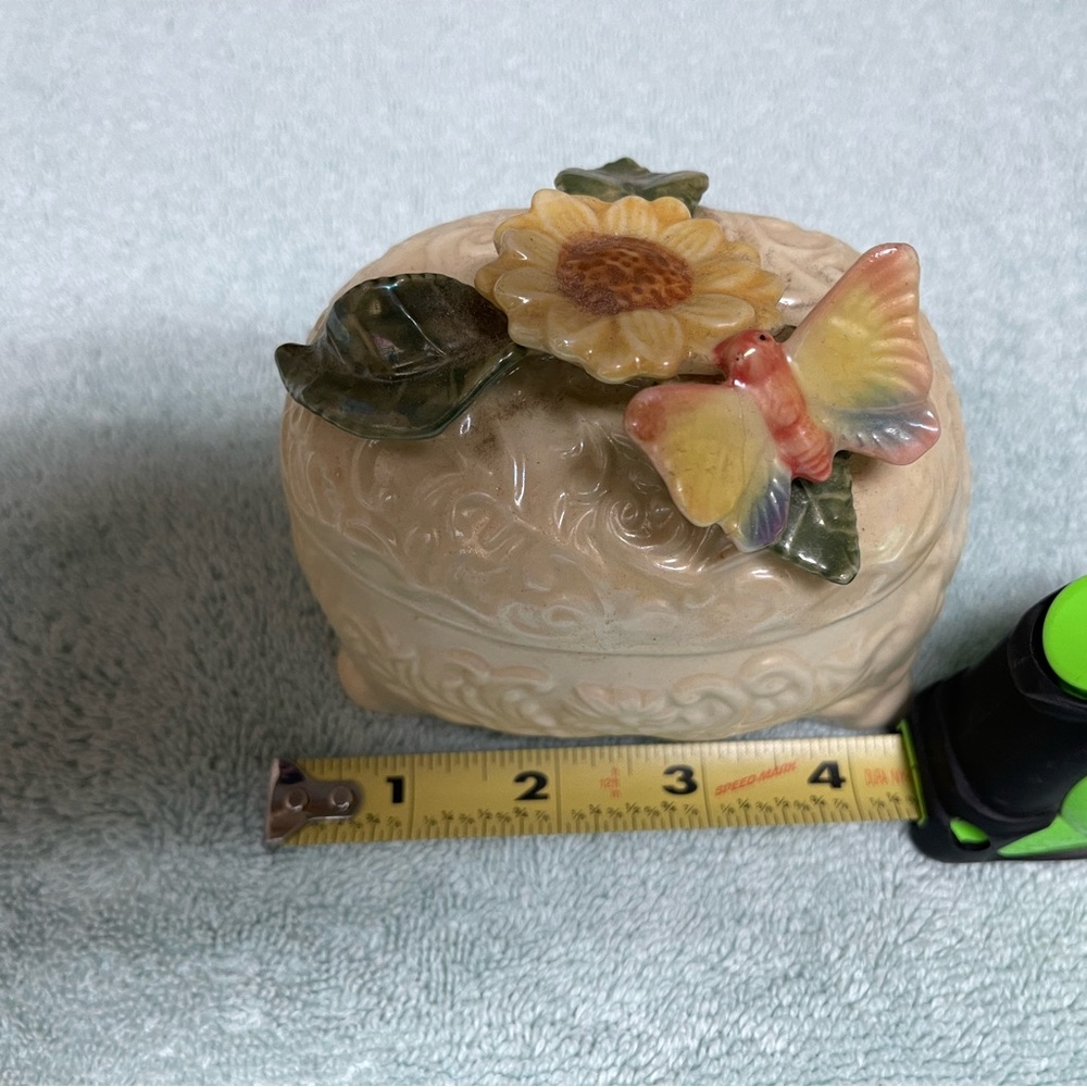 Shimmer Glass bowl with lid.